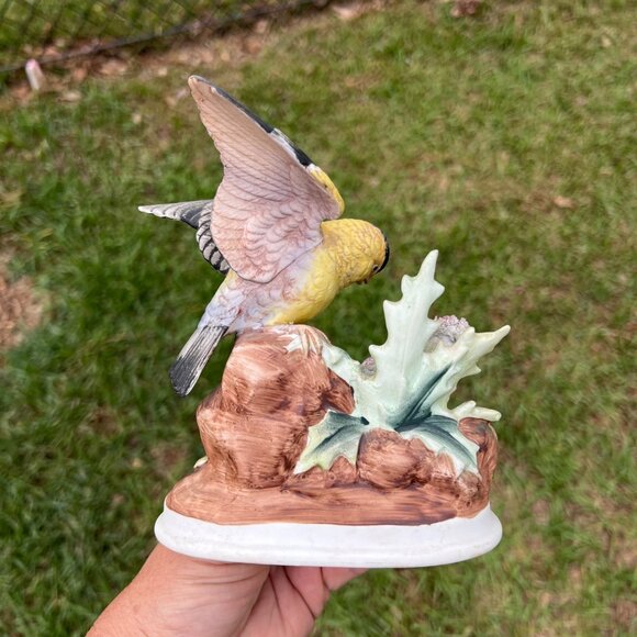 Goldfinch & Thistle Flower Porcelain Figurine Andrea By Sadek Statue #7703 - Picture 3 of 10